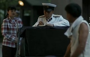 电影《人生》剪辑短视频 父母爱情：从老丁悄无声息地死去，来看看真实的人生