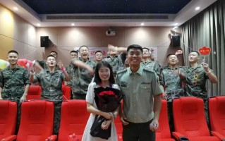 战友制作短视频求婚 三百余名官兵为战友策划一场浪漫求婚，这是军嫂的专属幸福！